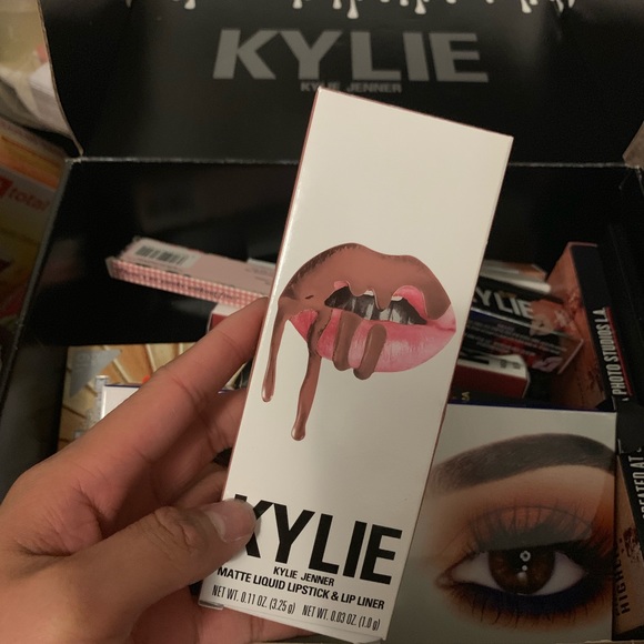 Authentic Kylie lip kit in the shade exposed. - Picture 2 of 2